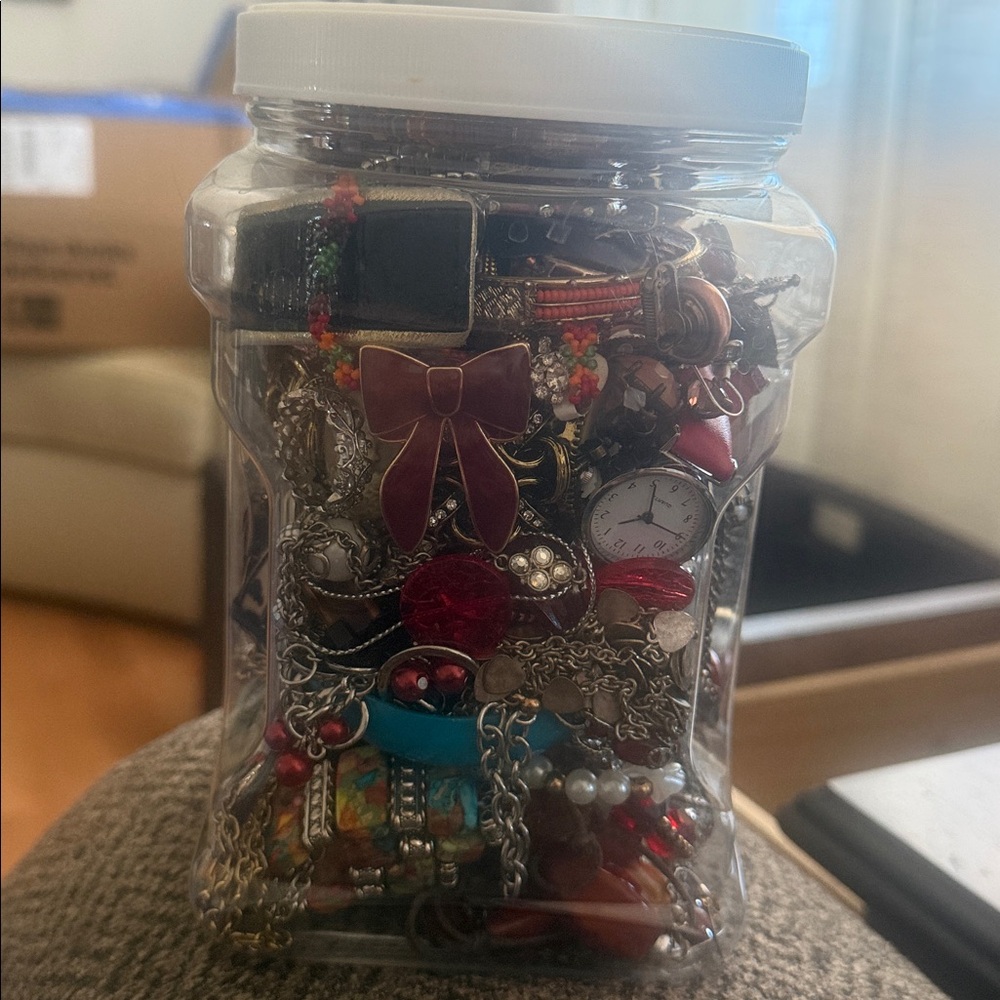 Mystery jewelry jar. Pre-owned jewelry. - Picture 4 of 7